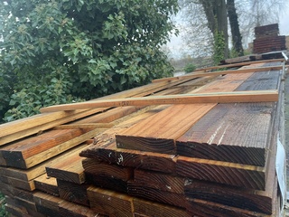 Ca. 100x Douglas planken fijnbezaagd, 31x150mm, lengte 300cm